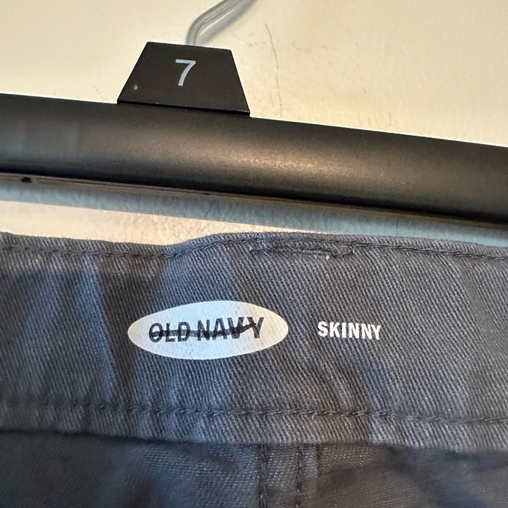 Girls Old Navy grey chino khaki pants 18 plus NWOT - Picture 2 of 4
